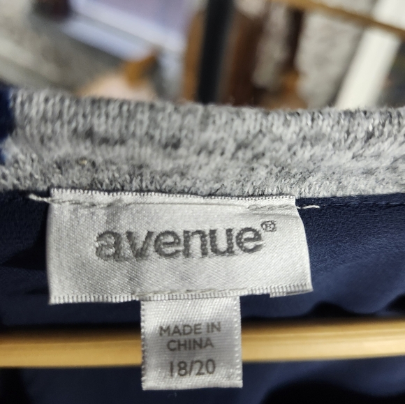 Sweater - Picture 4 of 7